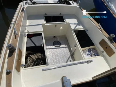 Polyester Sailboat Offshore Yachts Halcyon 23 Photo 2