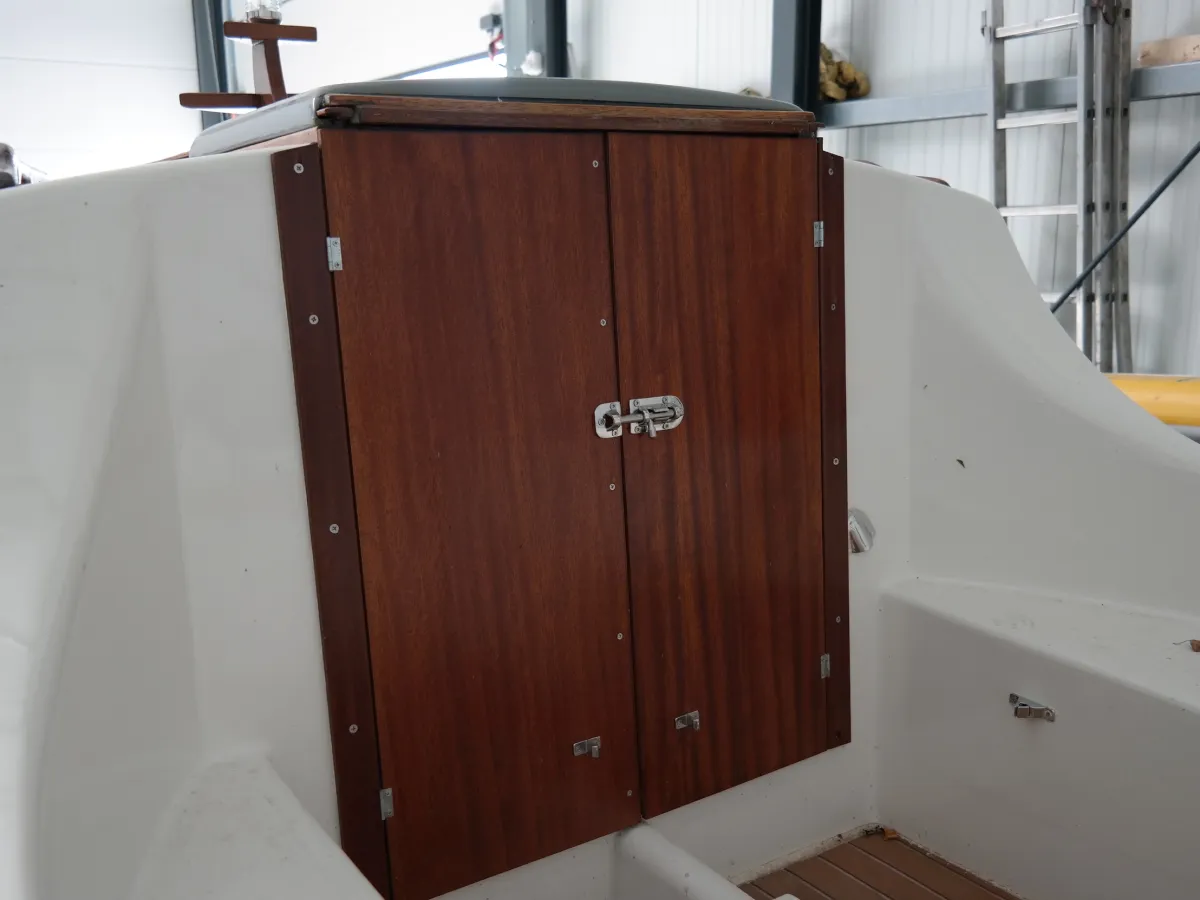 Polyester Sloop Beneteau 493