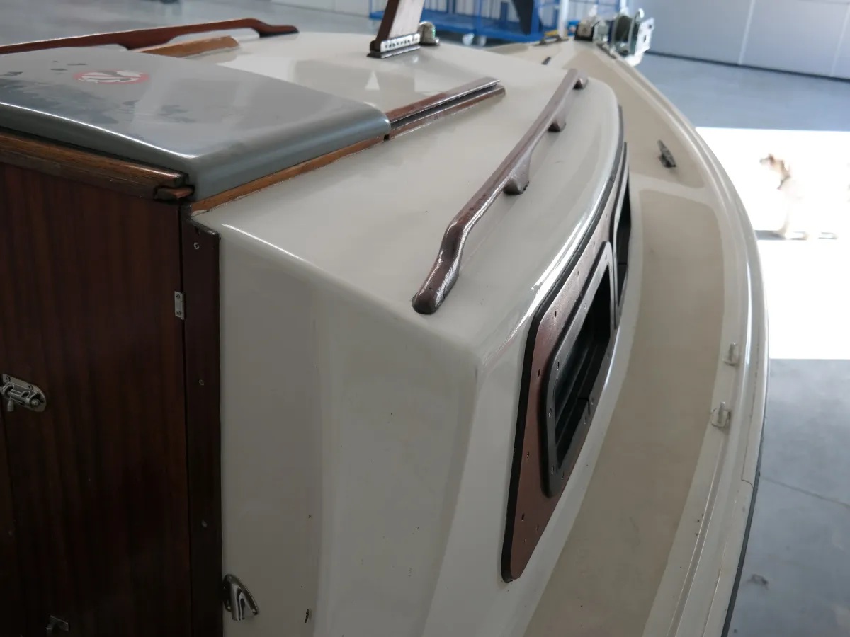 Polyester Sloop Beneteau 493