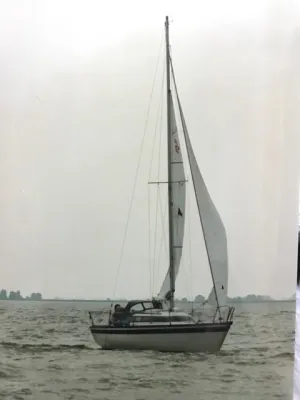 Polyester Sailboat Friendship 26 Photo 19