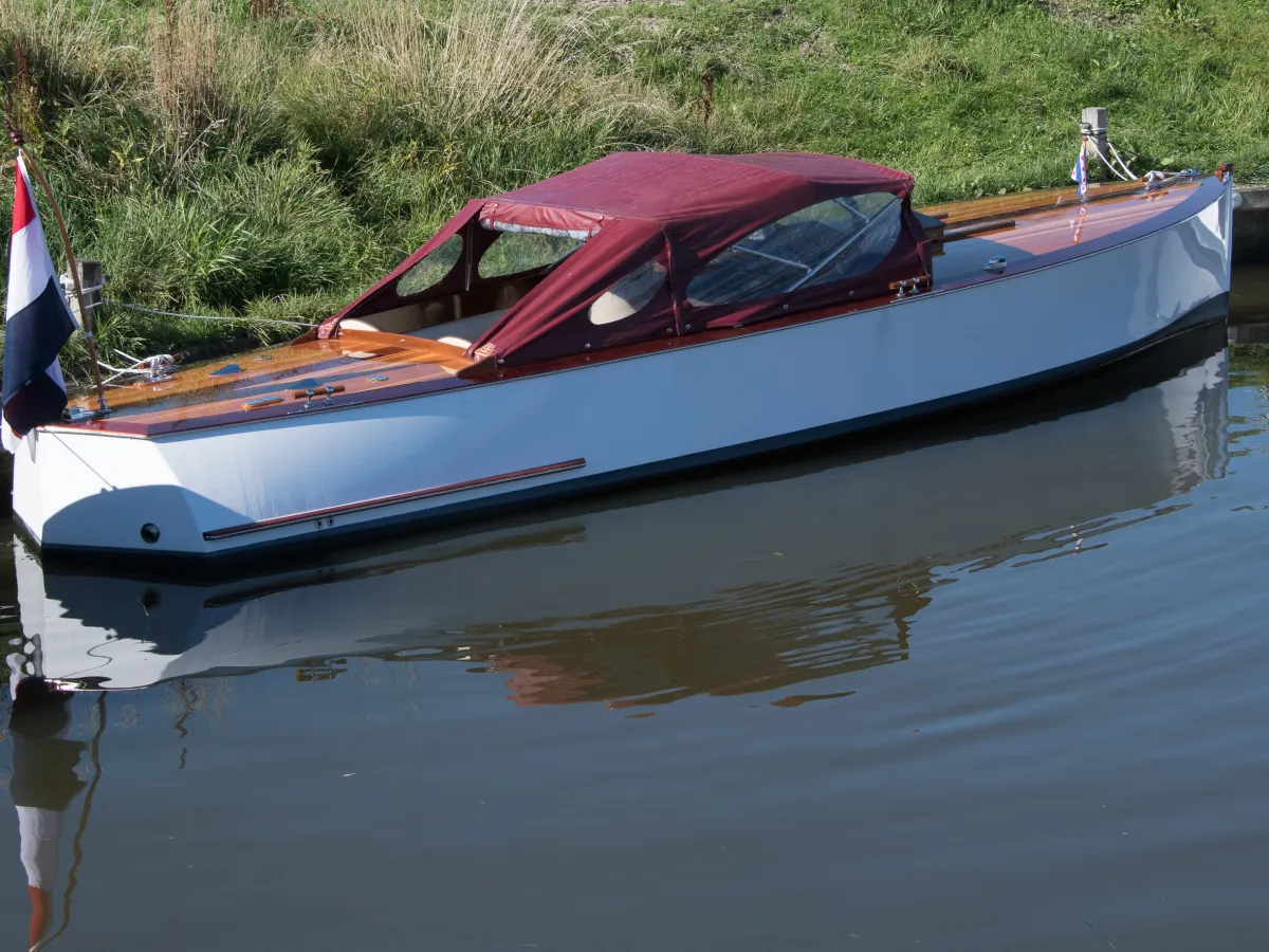 Composite Speedboat ConiCraft Weekender 840