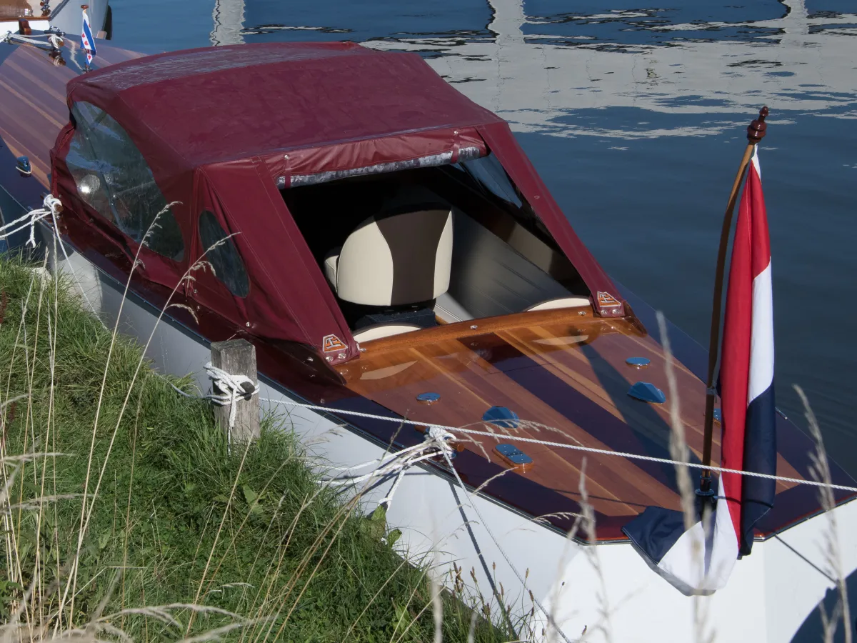 Composite Speedboat ConiCraft Weekender 840