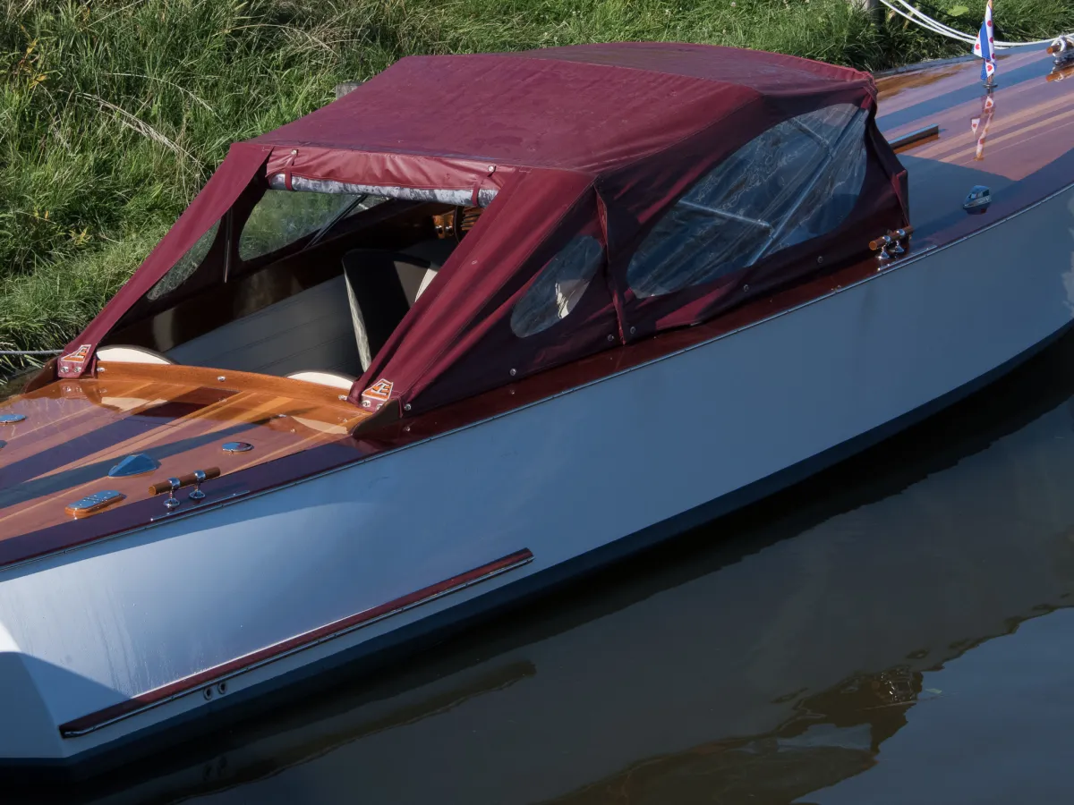 Composite Speedboat ConiCraft Weekender 840