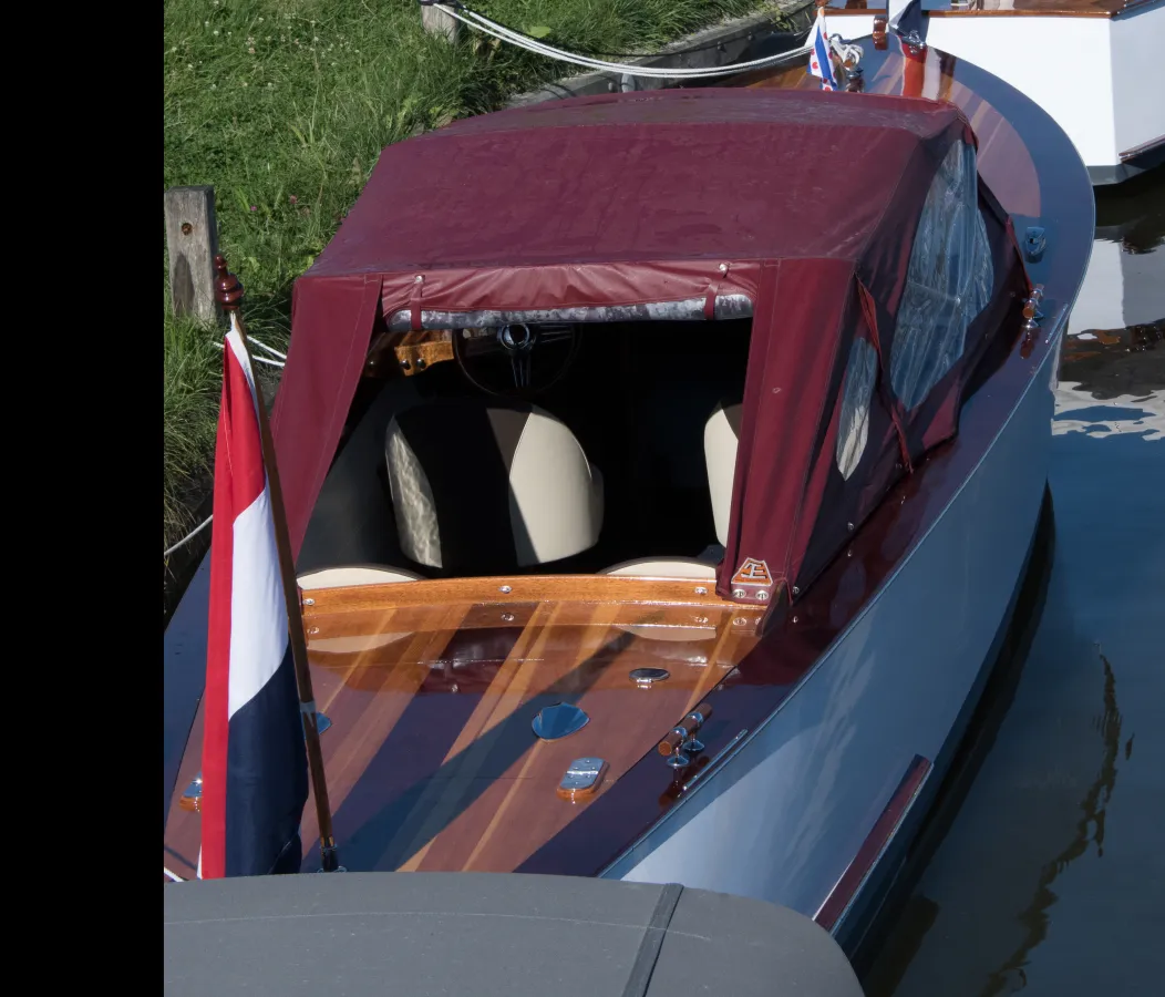 Composite Speedboat ConiCraft Weekender 840