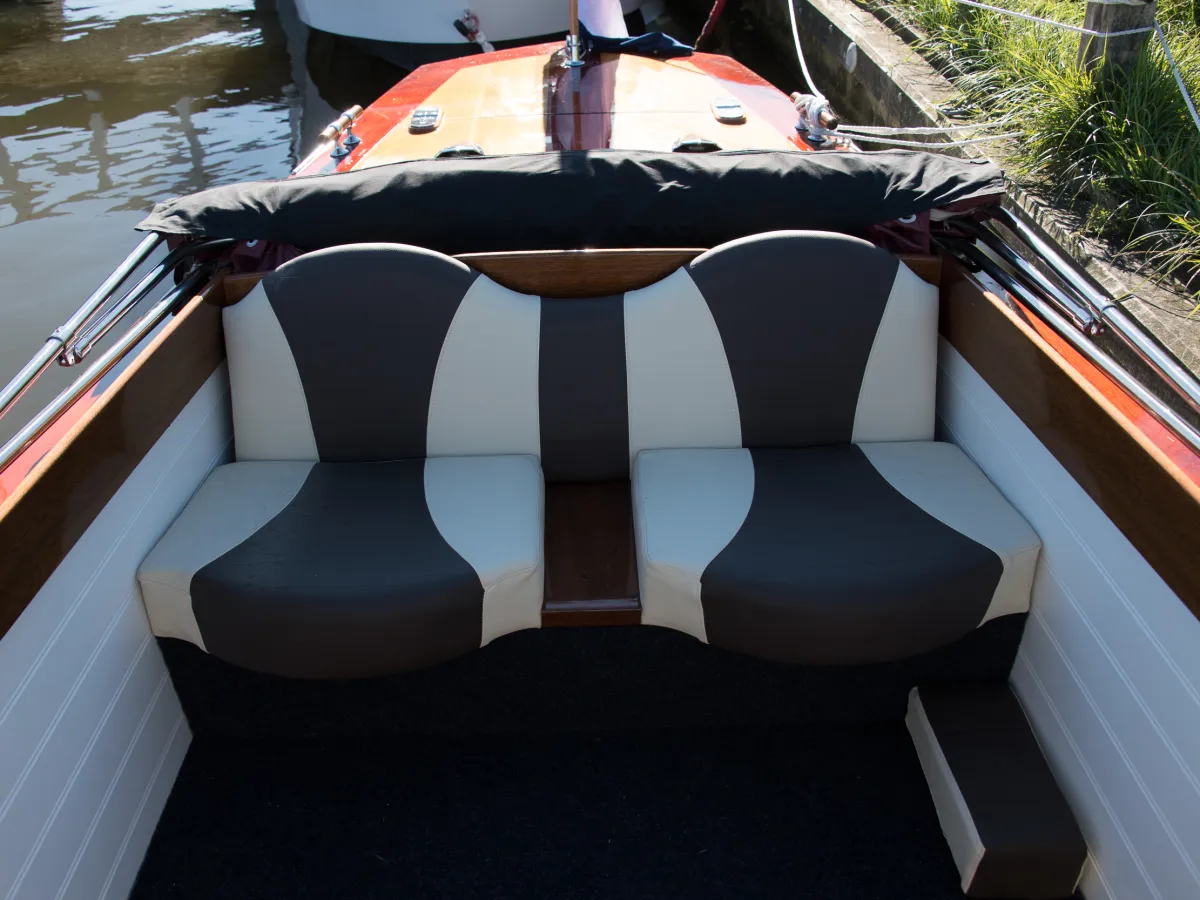 Composite Speedboat ConiCraft Weekender 840