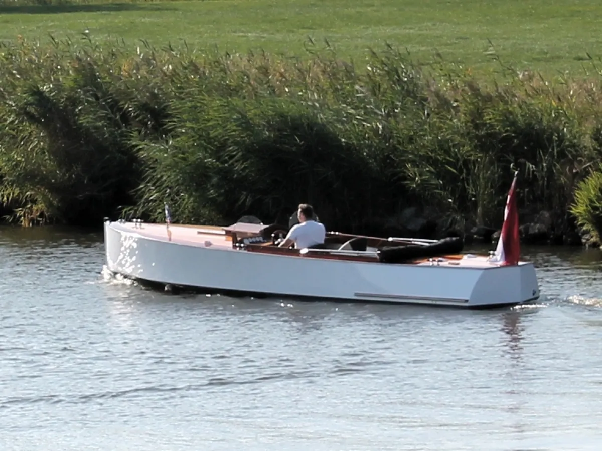 Composite Speedboat ConiCraft Weekender 840