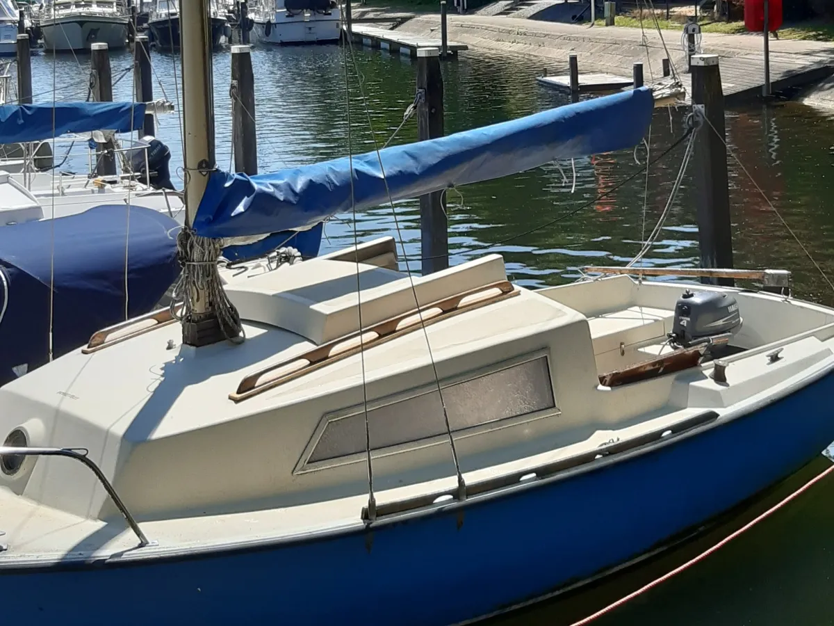 Polyester Sailboat Ocqueteau 600