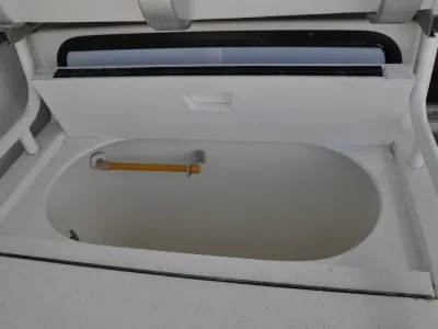 Polyester Motorboat Boston Whaler 31 Photo 17