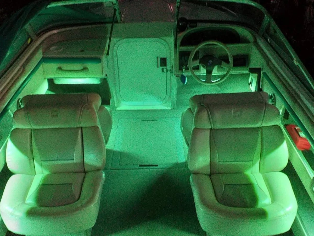 Polyester Speedboat Four Winns 570