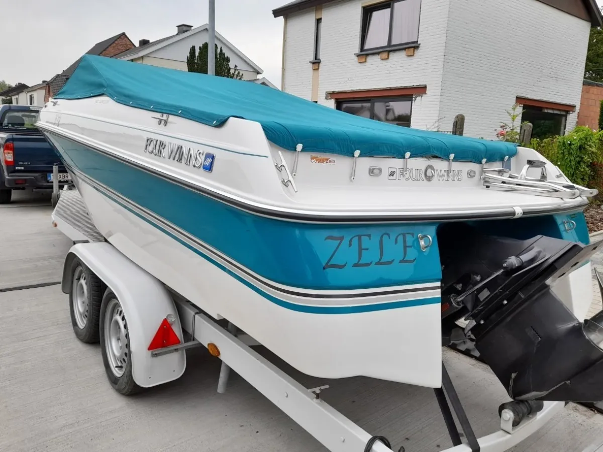 Polyester Speedboat Four Winns 570