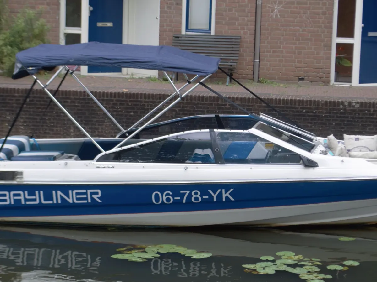 Polyester Speedboat Bayliner Capri 1750