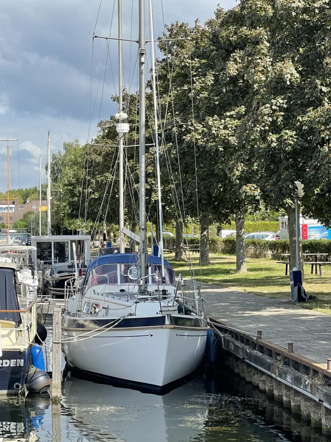 Polyester Sailboat Compass 31 Ketch