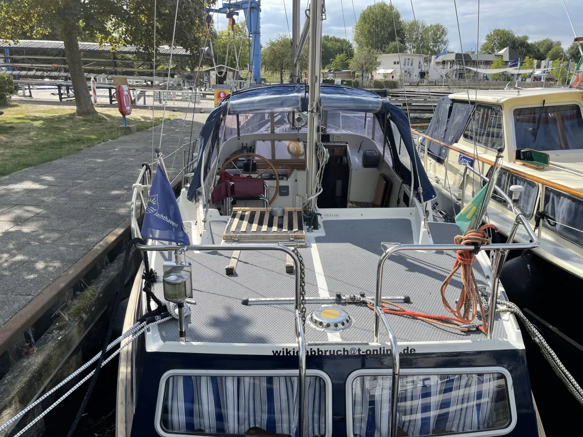 Polyester Sailboat Compass 31 Ketch