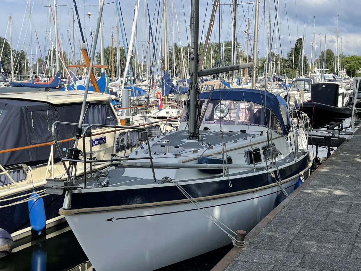 Polyester Sailboat Compass 31 Ketch