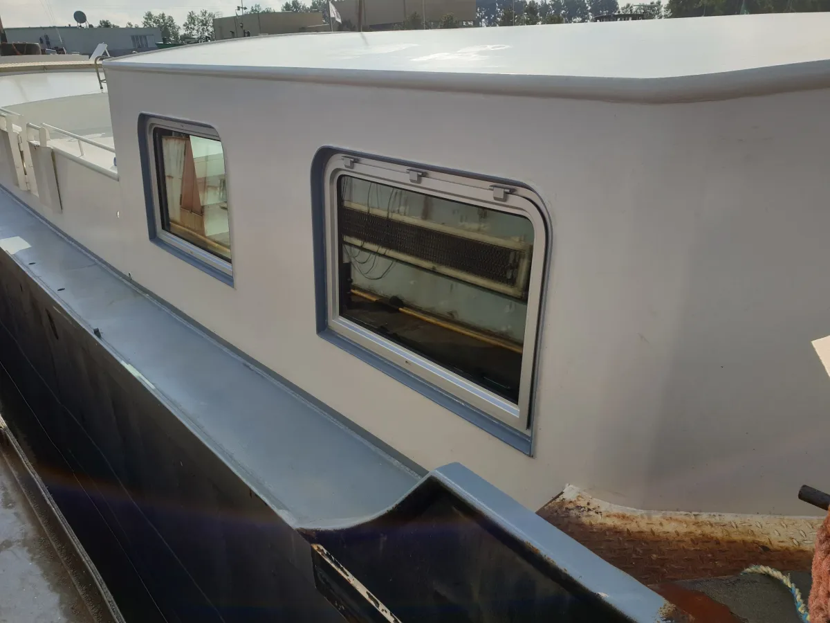 Steel Houseboat Spits 2950