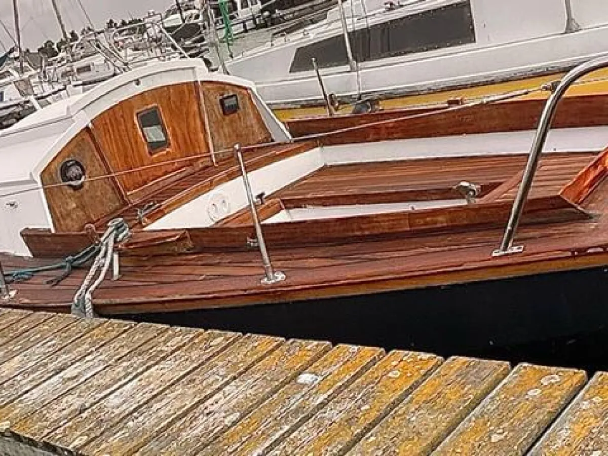 Wood Sailboat Waarschip 710