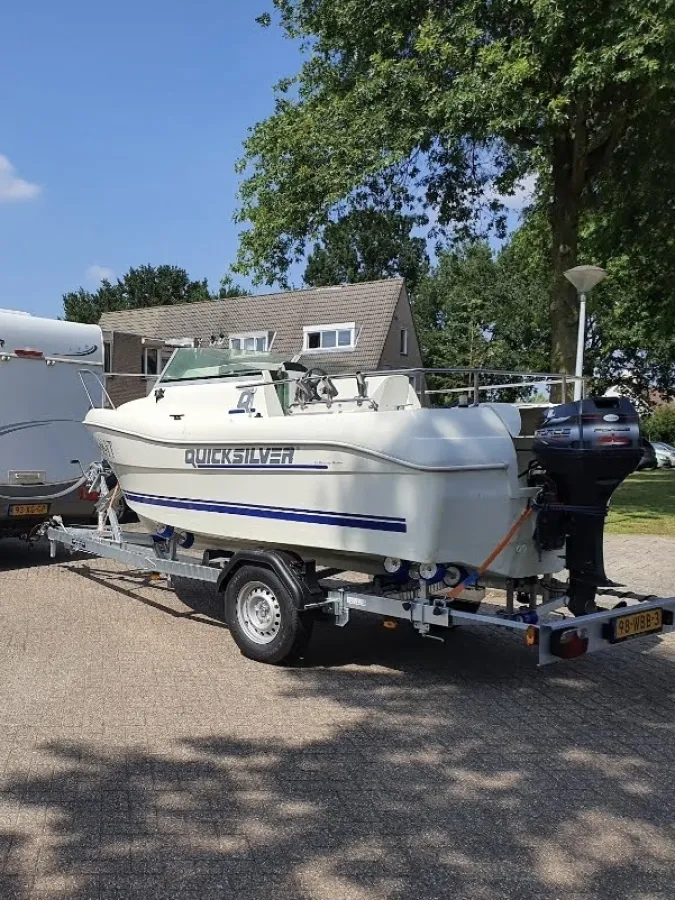 Polyester Speedboat Quicksilver 460 cabin