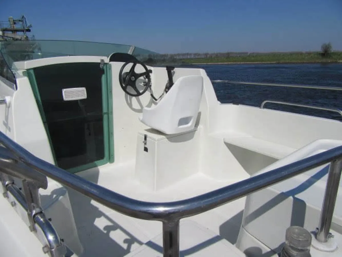 Polyester Speedboat Quicksilver 460 cabin