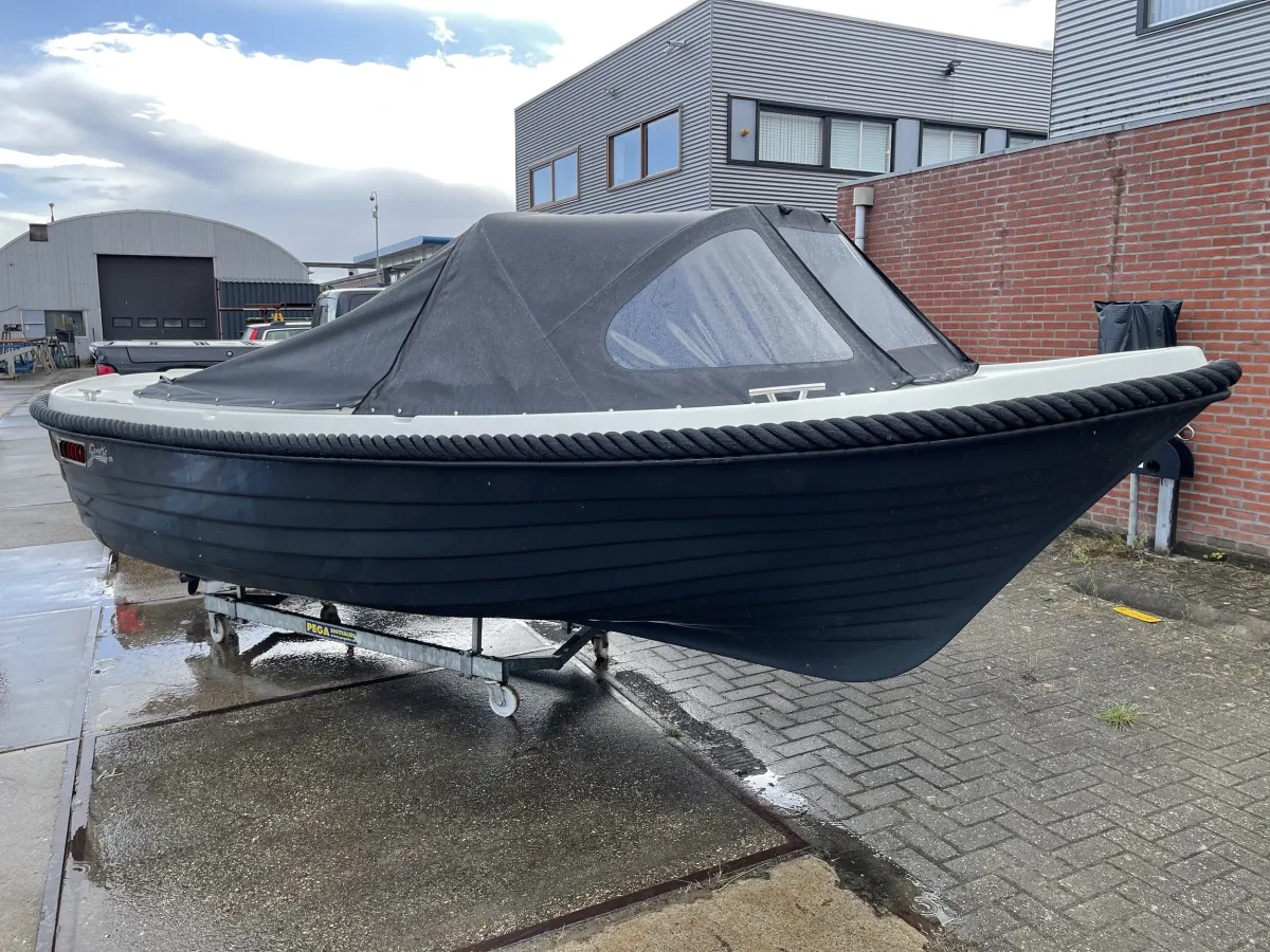 Polyester Sloop Gentle 575