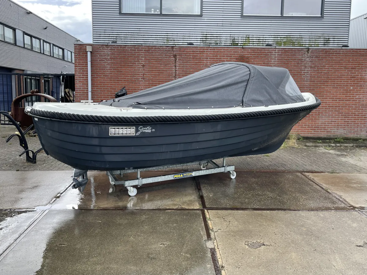 Polyester Sloop Gentle 575