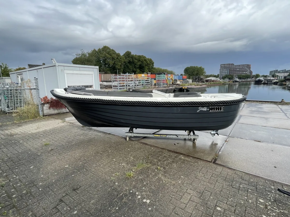 Polyester Sloop Gentle 575