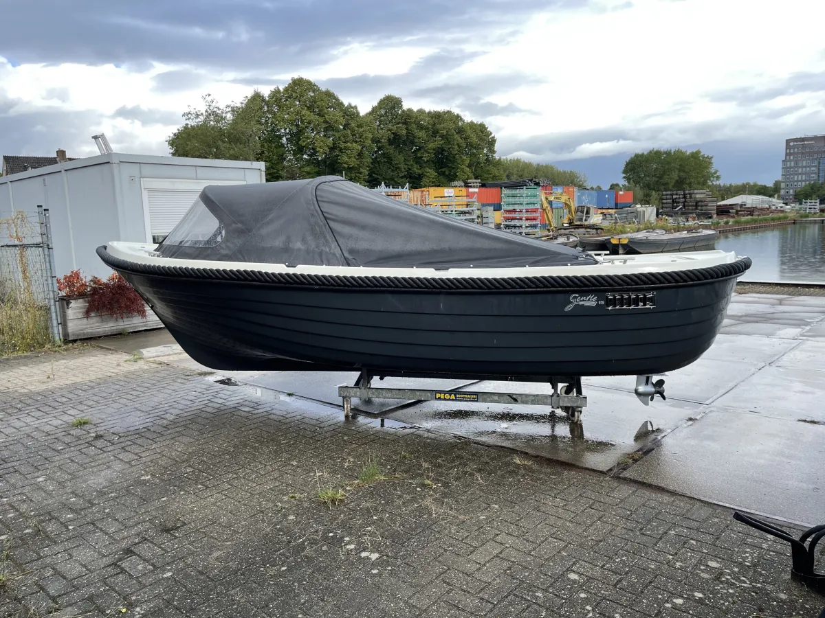 Polyester Sloop Gentle 575