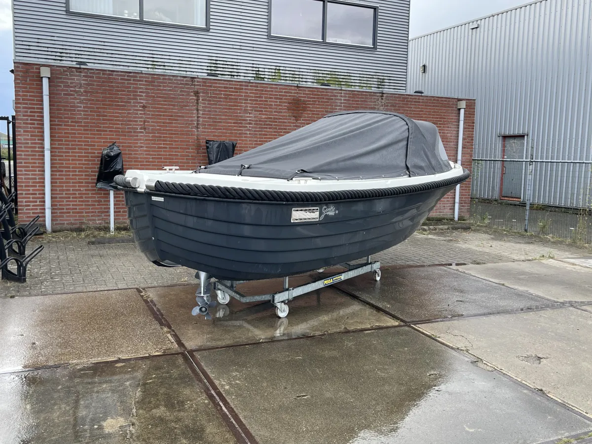 Polyester Sloop Gentle 575