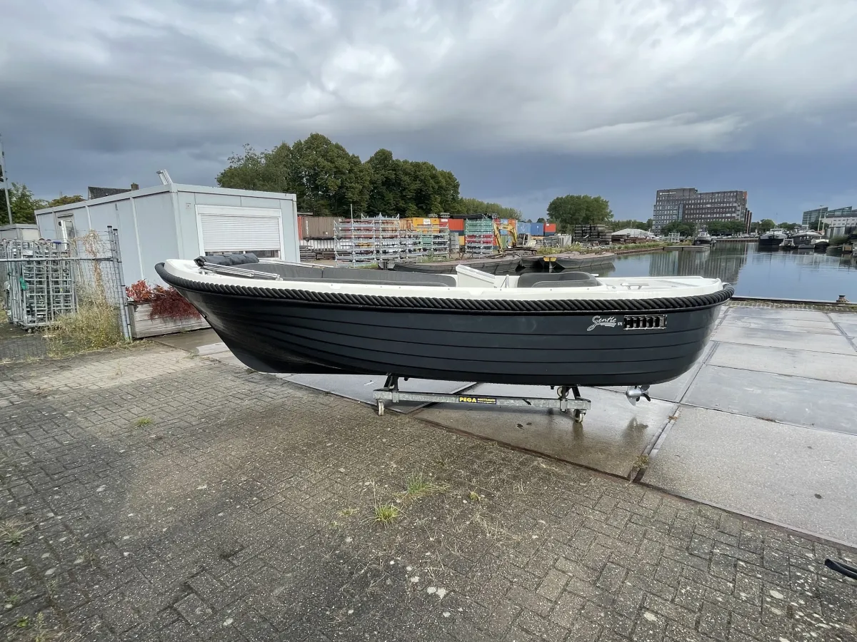 Polyester Sloop Gentle 575