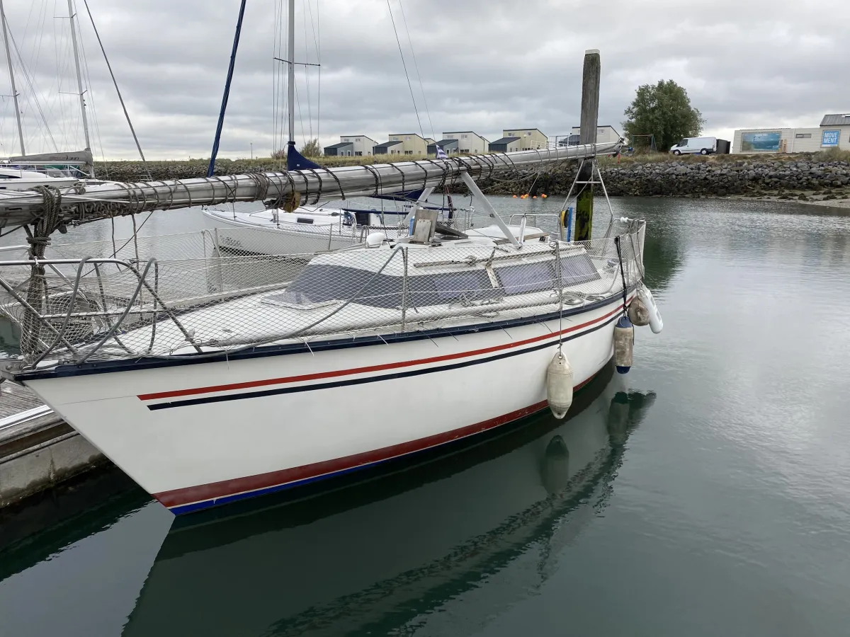 Polyester Sailboat Dufour 2800