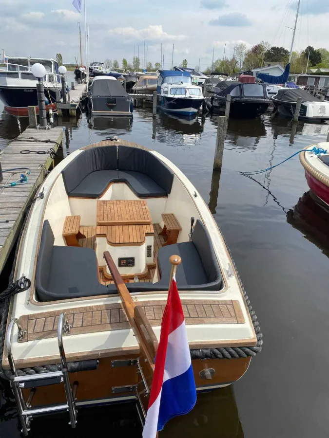 Polyester Sloop Maxima 550 Classic