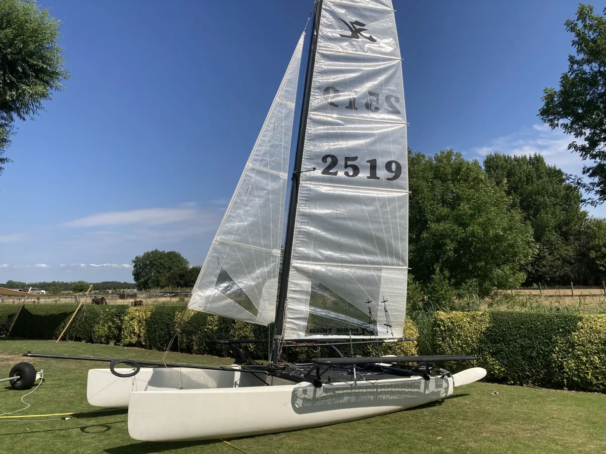 Polyester catamaran Hobie Cat 551