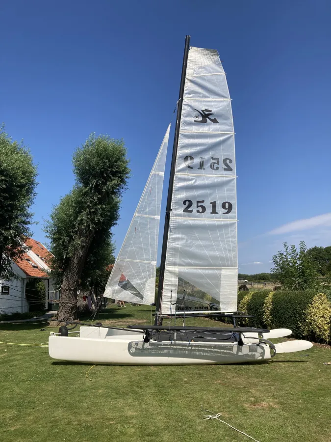 Polyester catamaran Hobie Cat 551