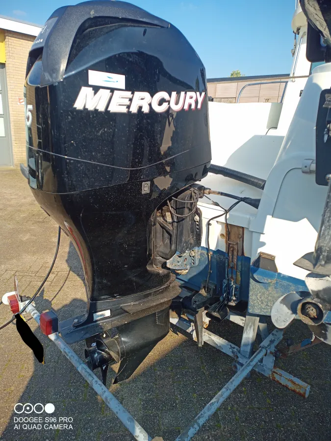 Polyester Motorboat Quicksilver 620