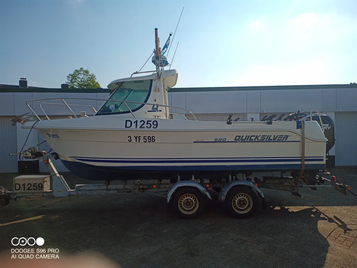 Polyester Motorboat Quicksilver 620