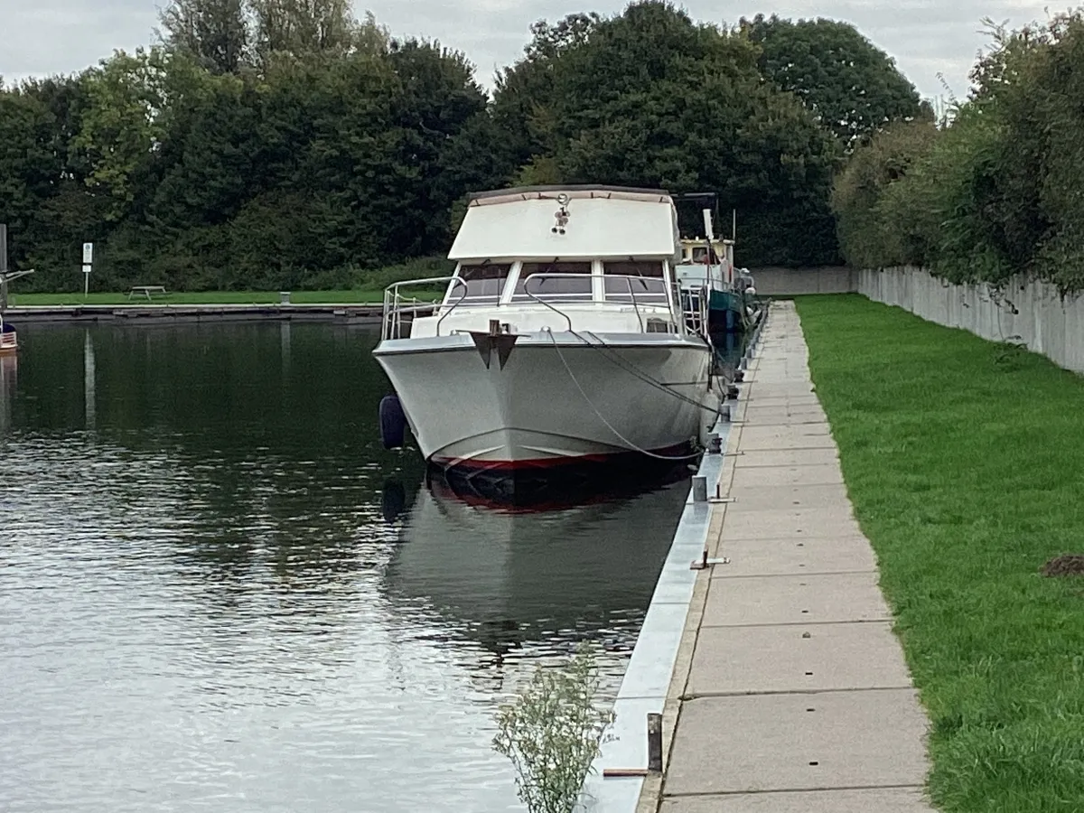 Polyester Motorboat Princess 41