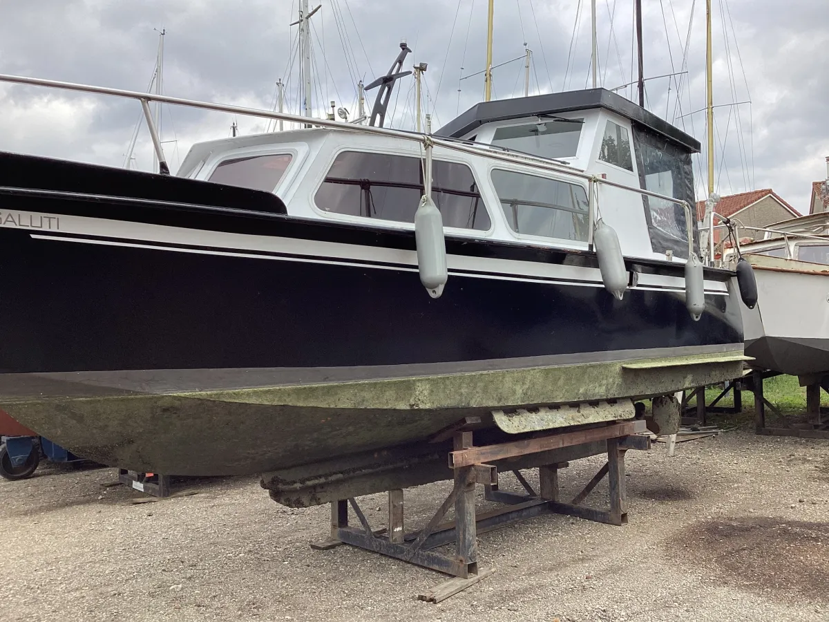 Polyester Bateau à moteur Cascaruda 700