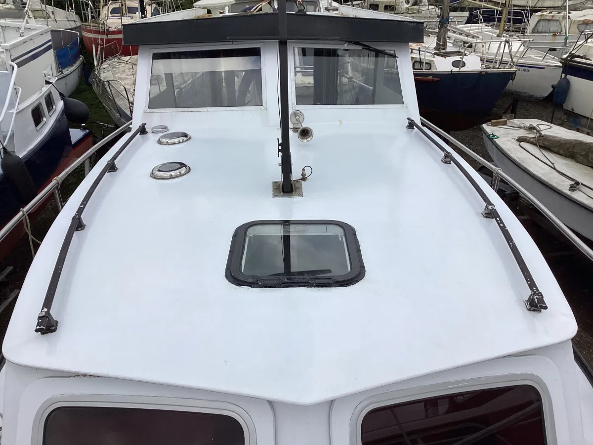 Polyester Bateau à moteur Cascaruda 700