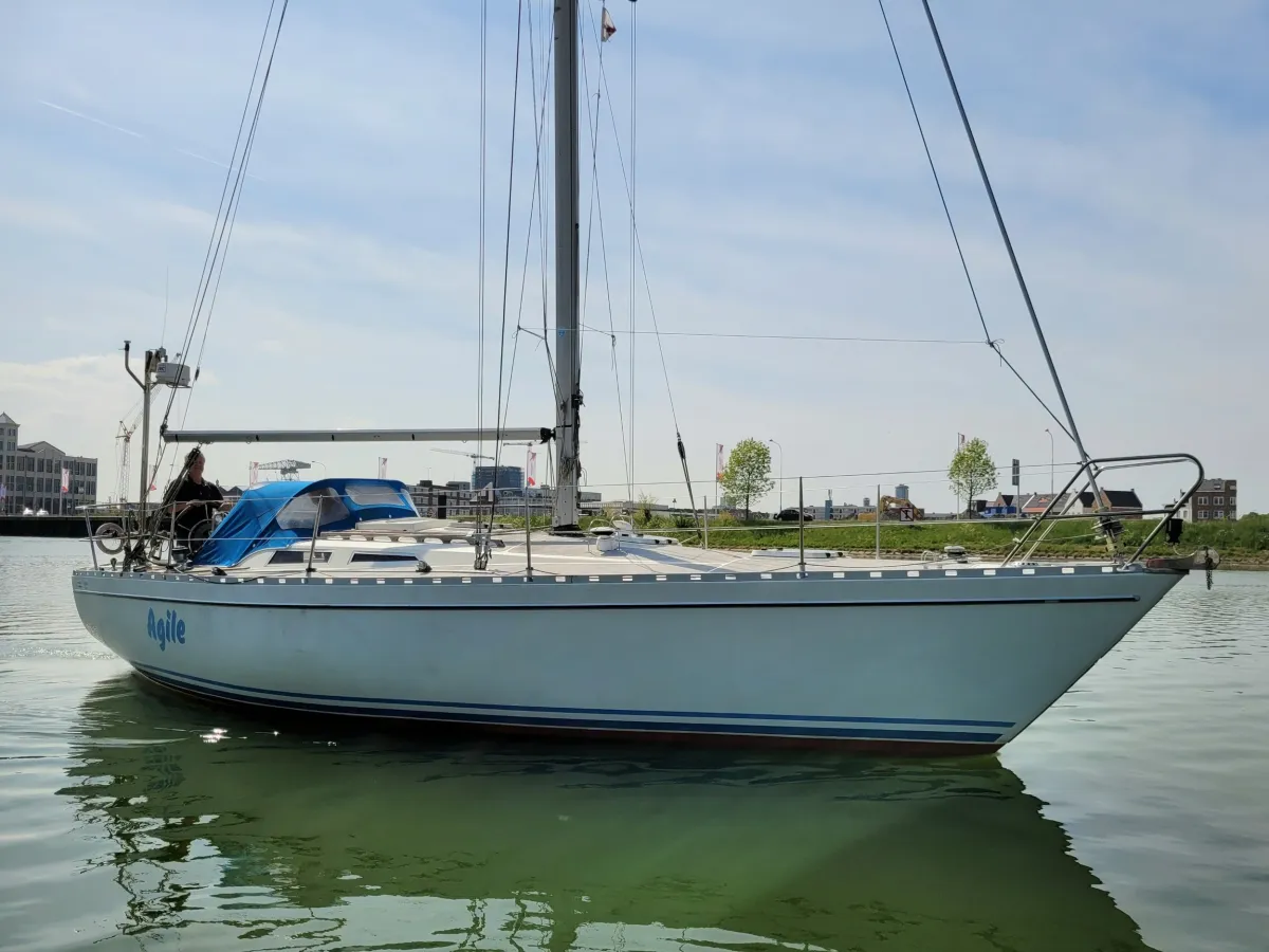 Polyester Sailboat Kalik 103