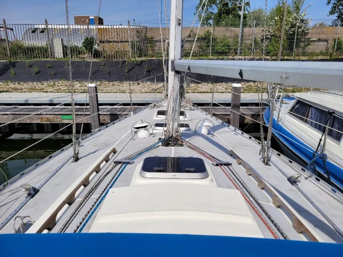 Polyester Sailboat Kalik 103