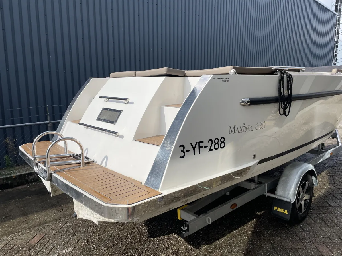 Polyester Sloop Maxima 630 tender