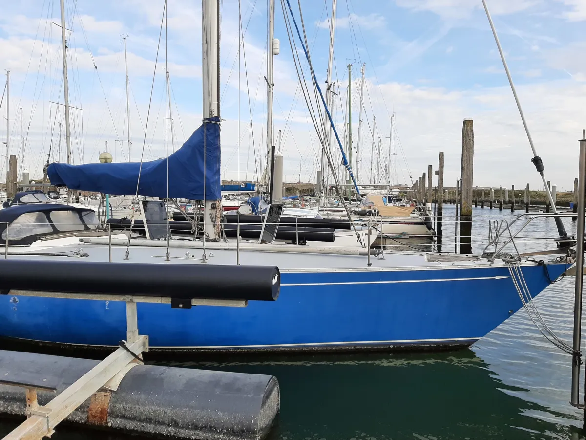 Polyester Sailboat Carter 39 Racing