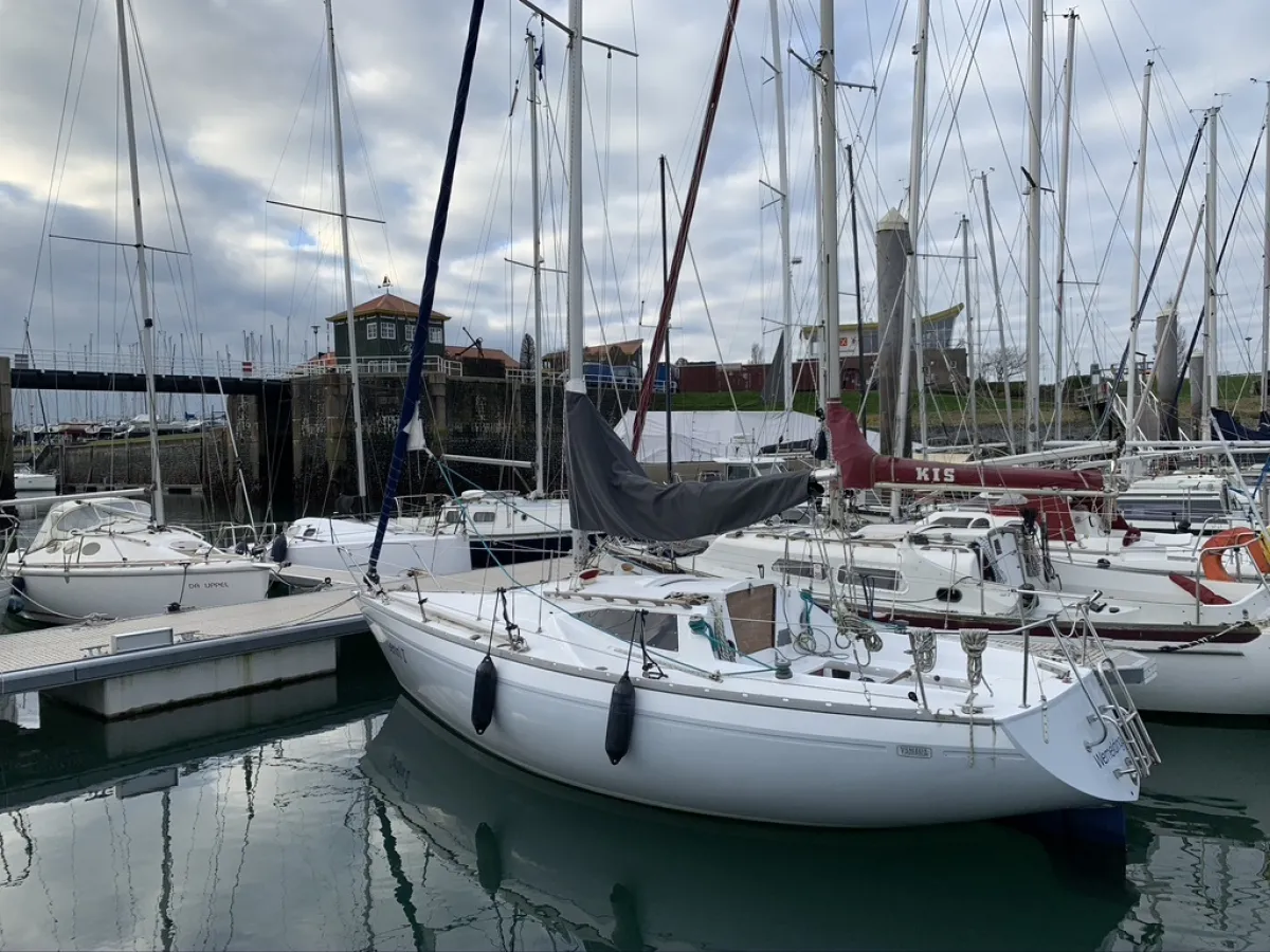 Polyester Sailboat Yamaha 25 Mk2