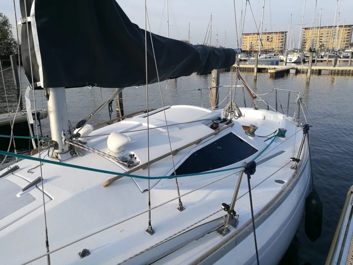 Polyester Sailboat Yamaha 25 Mk2