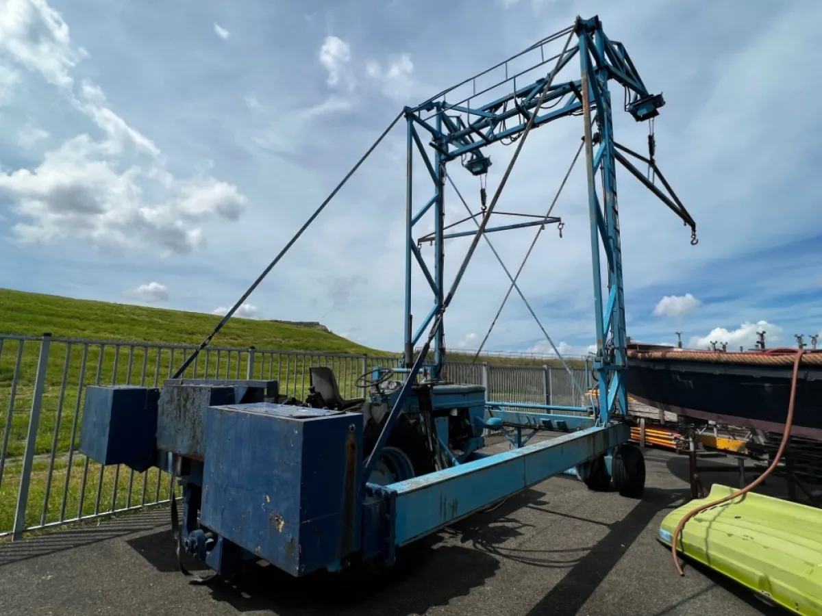 Steel Workboat Boat crane Fiat