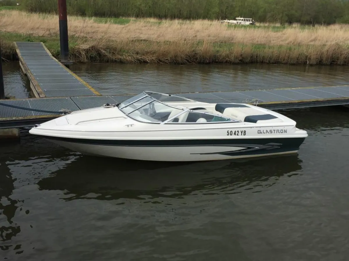 Polyester Speedboat Glastron GS187 SPEED