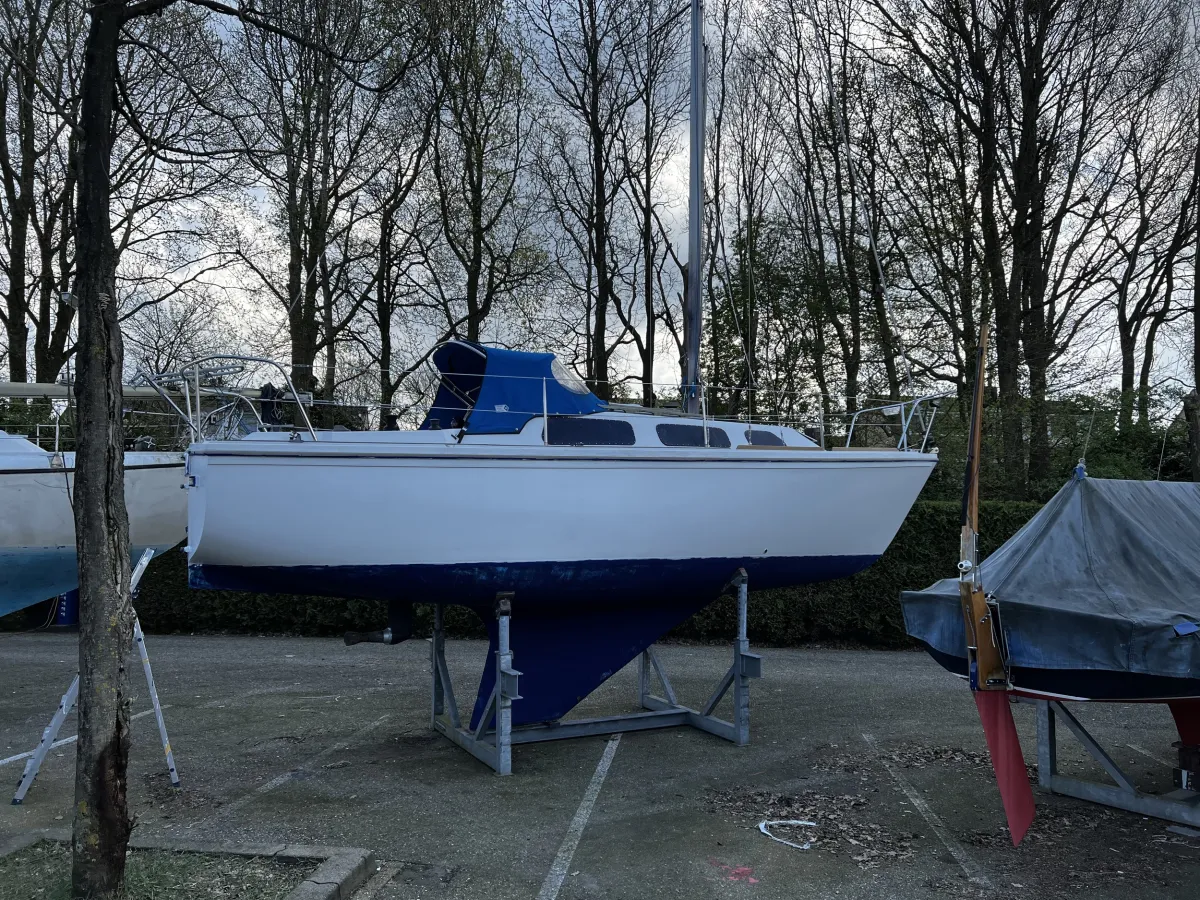 Polyester Sailboat Jaguar 27