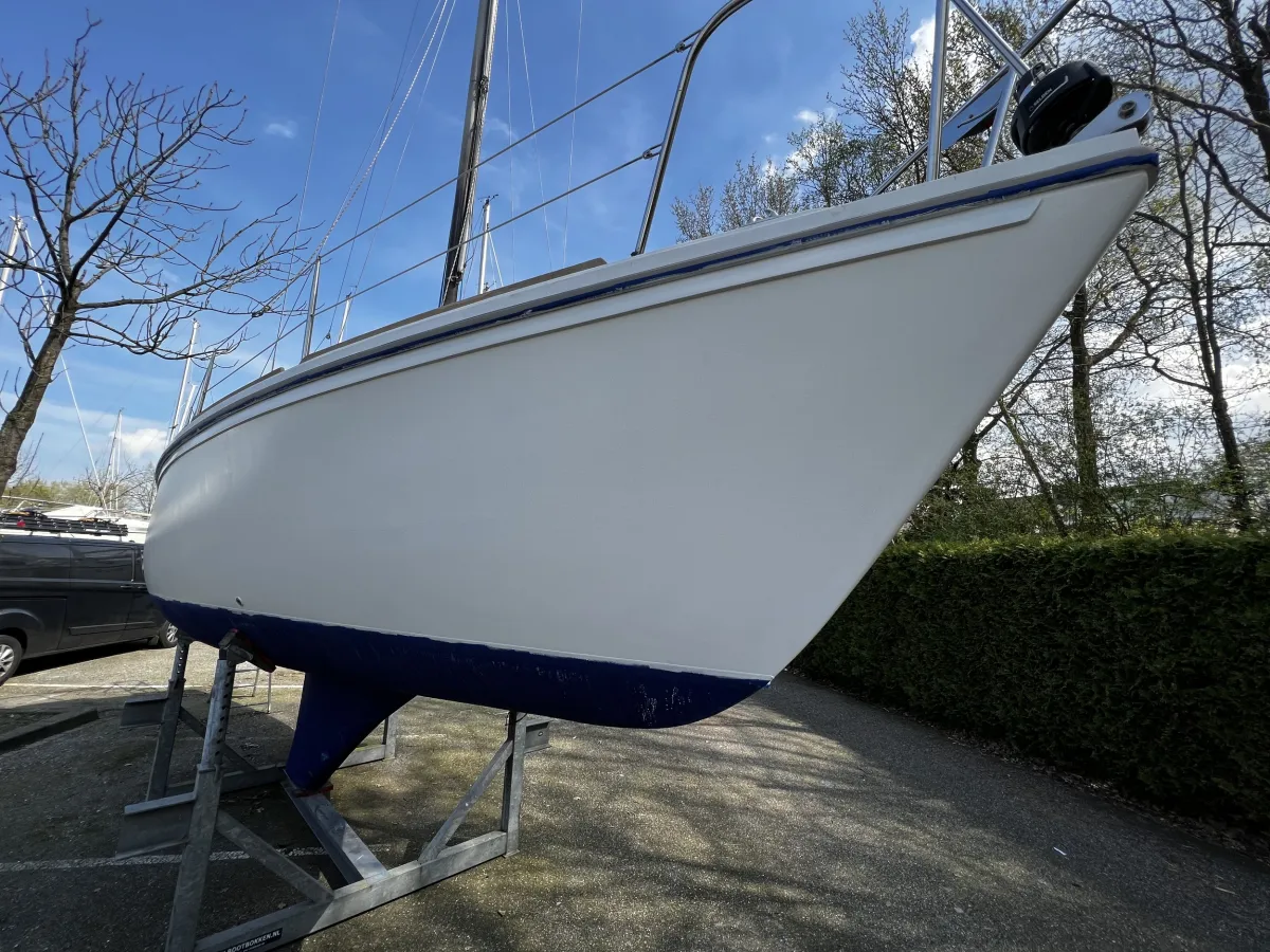 Polyester Sailboat Jaguar 27