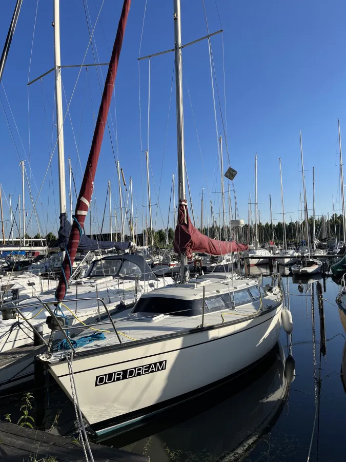 Polyester Sailboat Dufour 2800