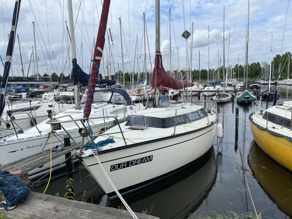 Polyester Sailboat Dufour 2800