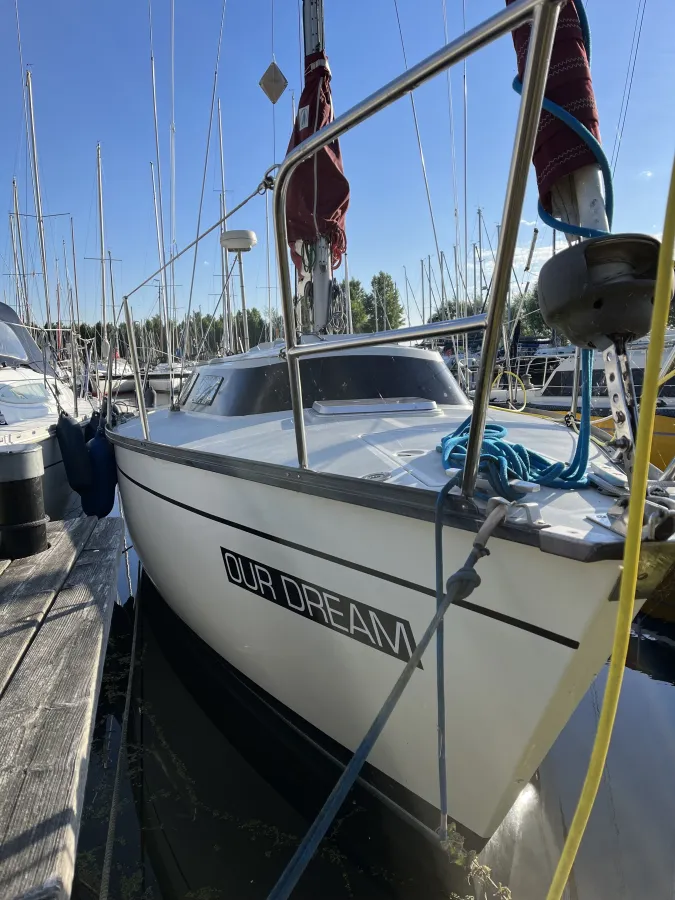 Polyester Sailboat Dufour 2800